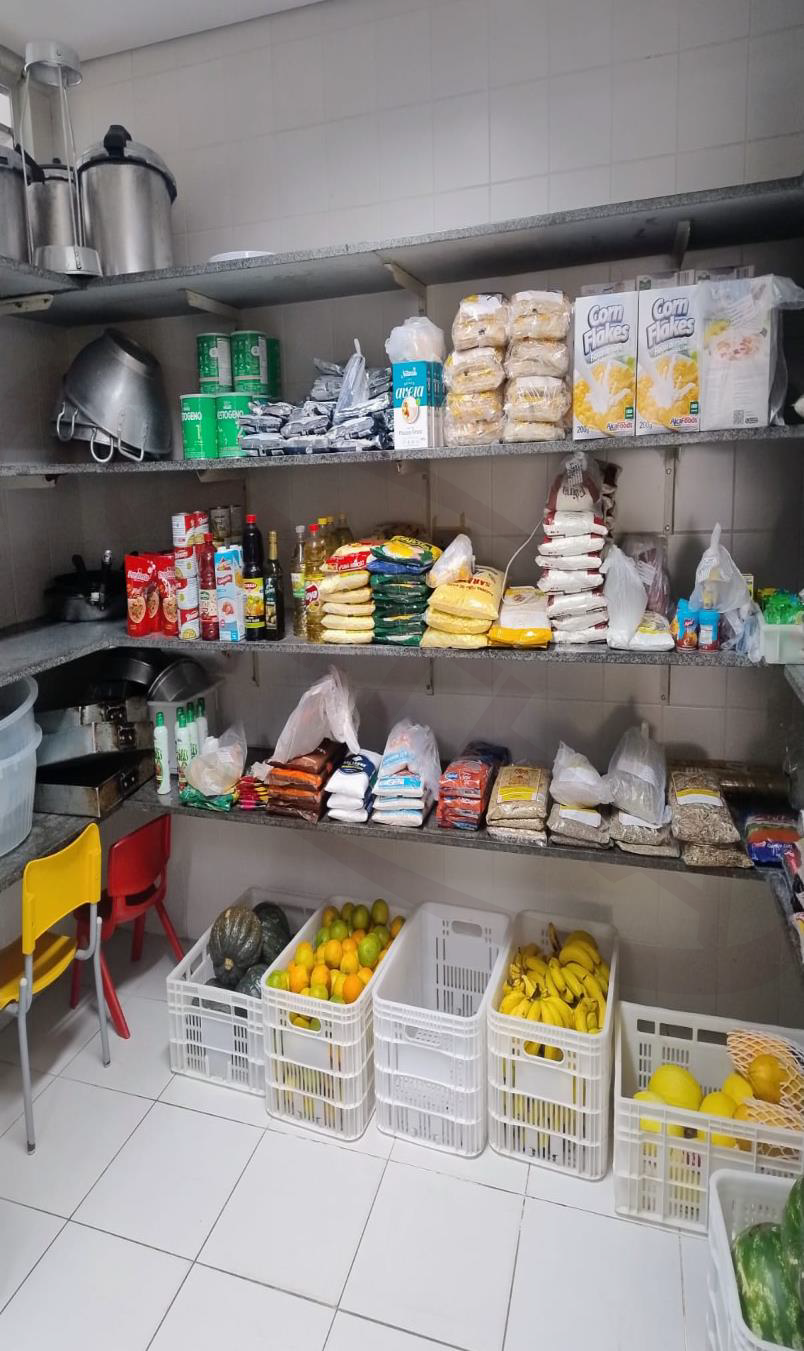Despensa e área de armazenamento organizada Metha